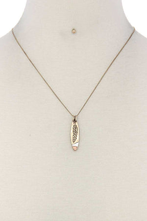 Feather Engrave Oval Shape Necklace